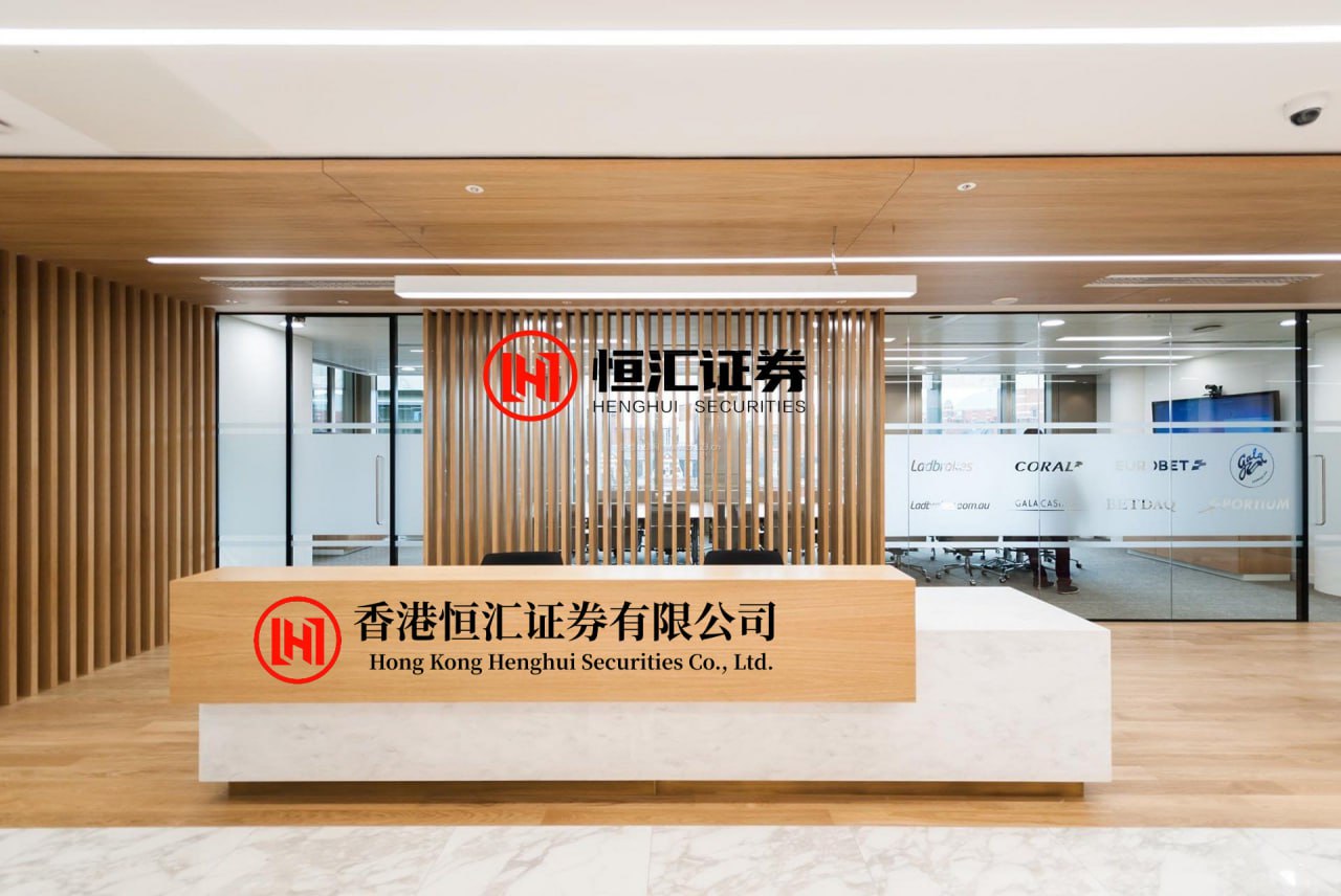 奔奔配资官网 章建平二季度大调仓：退出两只资源股前十大股东，新进中际旭创第九大股东